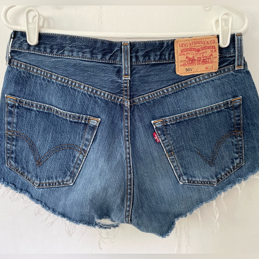 Levi’s women’s 501 medium wash jean shorts